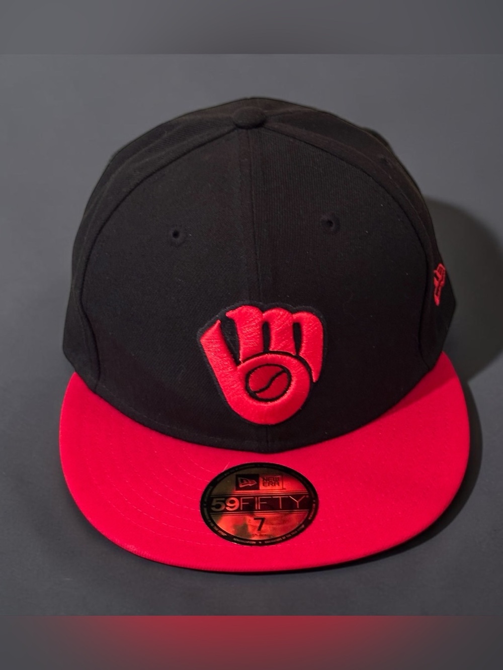 New Era 59FIFTY Milwaukee Brewers Fitted Hat Size 7 Black Red MLB Baseball Cap